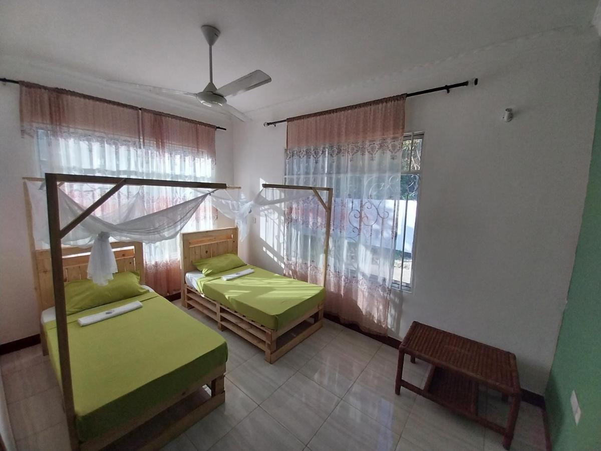 다르에스살람 L&J Modern Backpackers Kigamboni Beach House B&B 외부 사진
