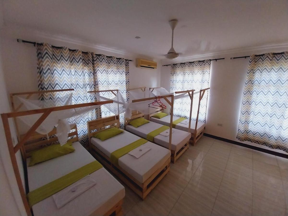 다르에스살람 L&J Modern Backpackers Kigamboni Beach House B&B 외부 사진